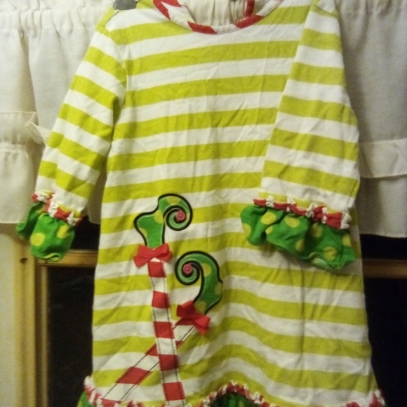 GREAT CONDITION!! 4 outfits & 1 pr. Shorts (Size 4t-5t) 2 rompers & 2 dresses!! - Picture 3 of 14